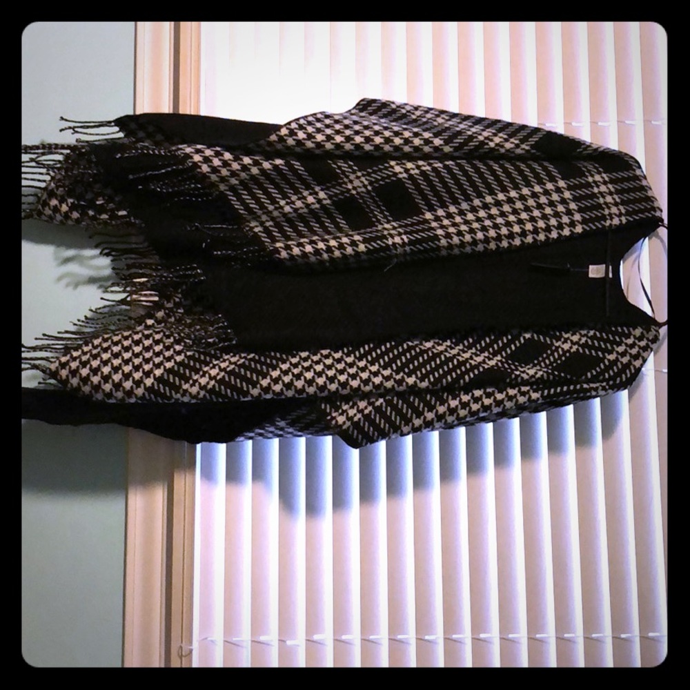 Reversible Black/Black and White Shaw with fringe